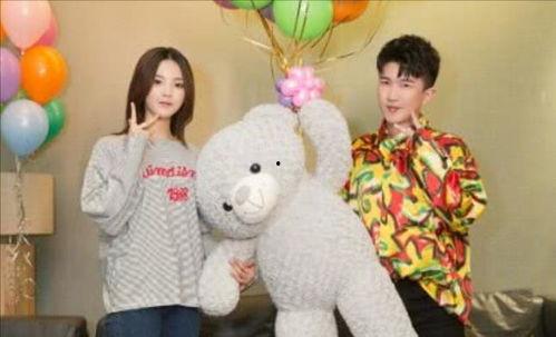 为了吃瓜我进了娱乐圈